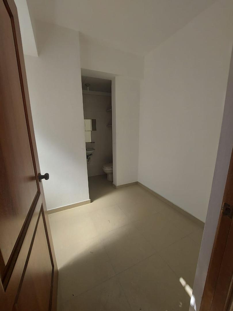 apartamentos - ¡MIRADOR NORTE! IMPECABLE CLÁSICO APARTAMENTO AMPLIAS HABITACIÓNES BUEN UBICADO 2