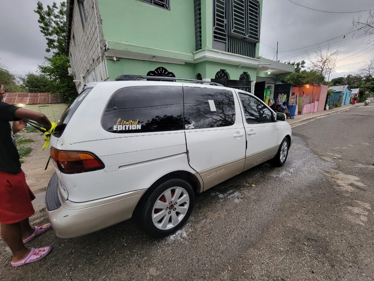 jeepetas y camionetas - Toyota sienna 2,000 xl 5