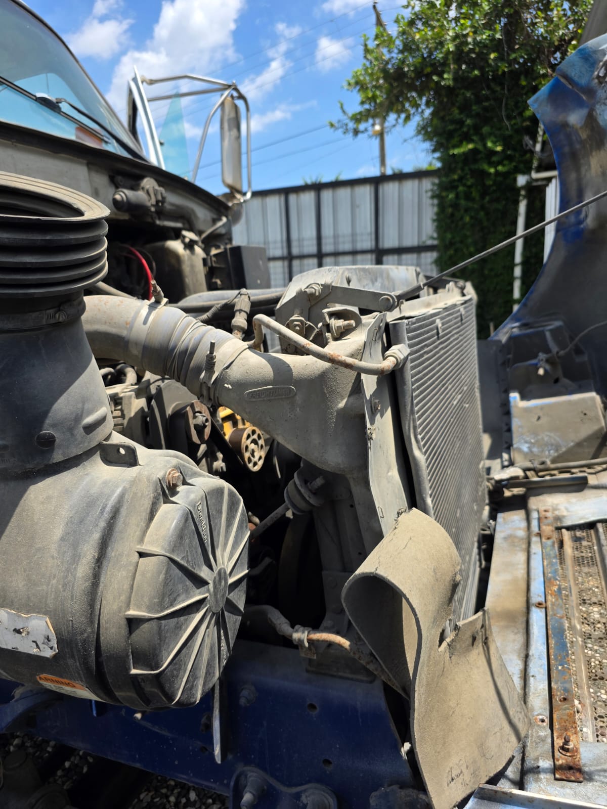 camiones y vehiculos pesados - Camión Cisterna de GLP Sterling M7500 en Venta 1