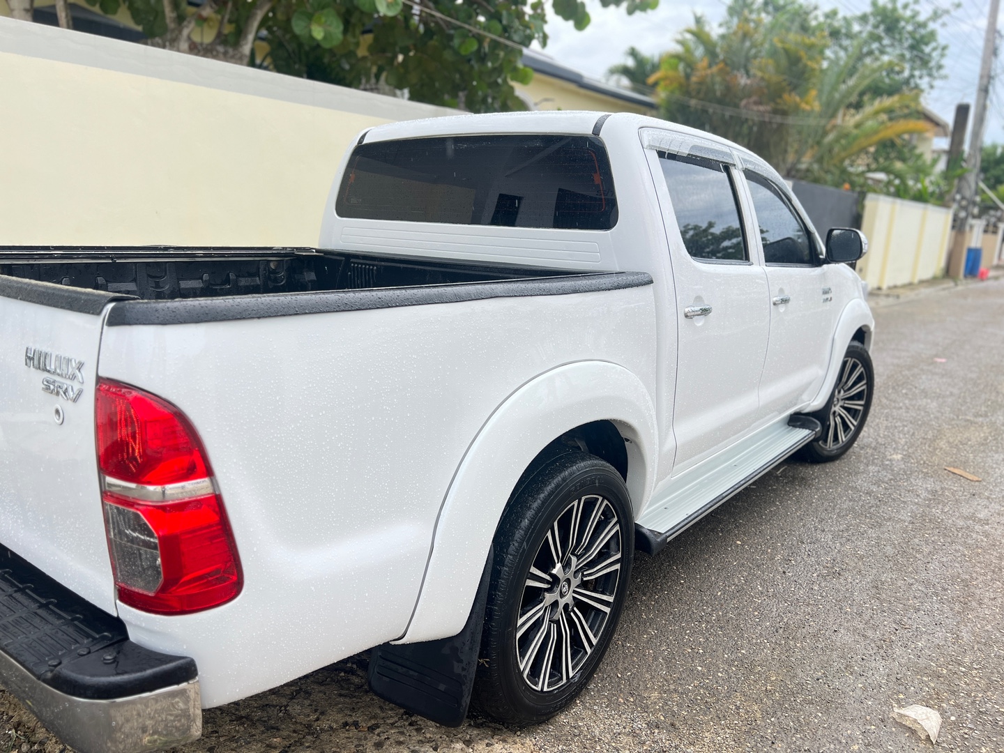jeepetas y camionetas - TOYOTA HILUX SRV 2013 5