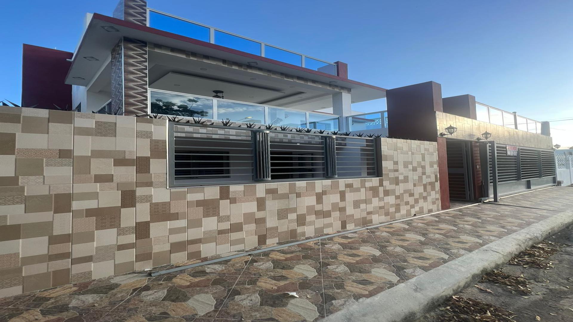 casas - Venta de hermosa casa de 3 niveles en la autopista de san Isidro brisa oriental 1