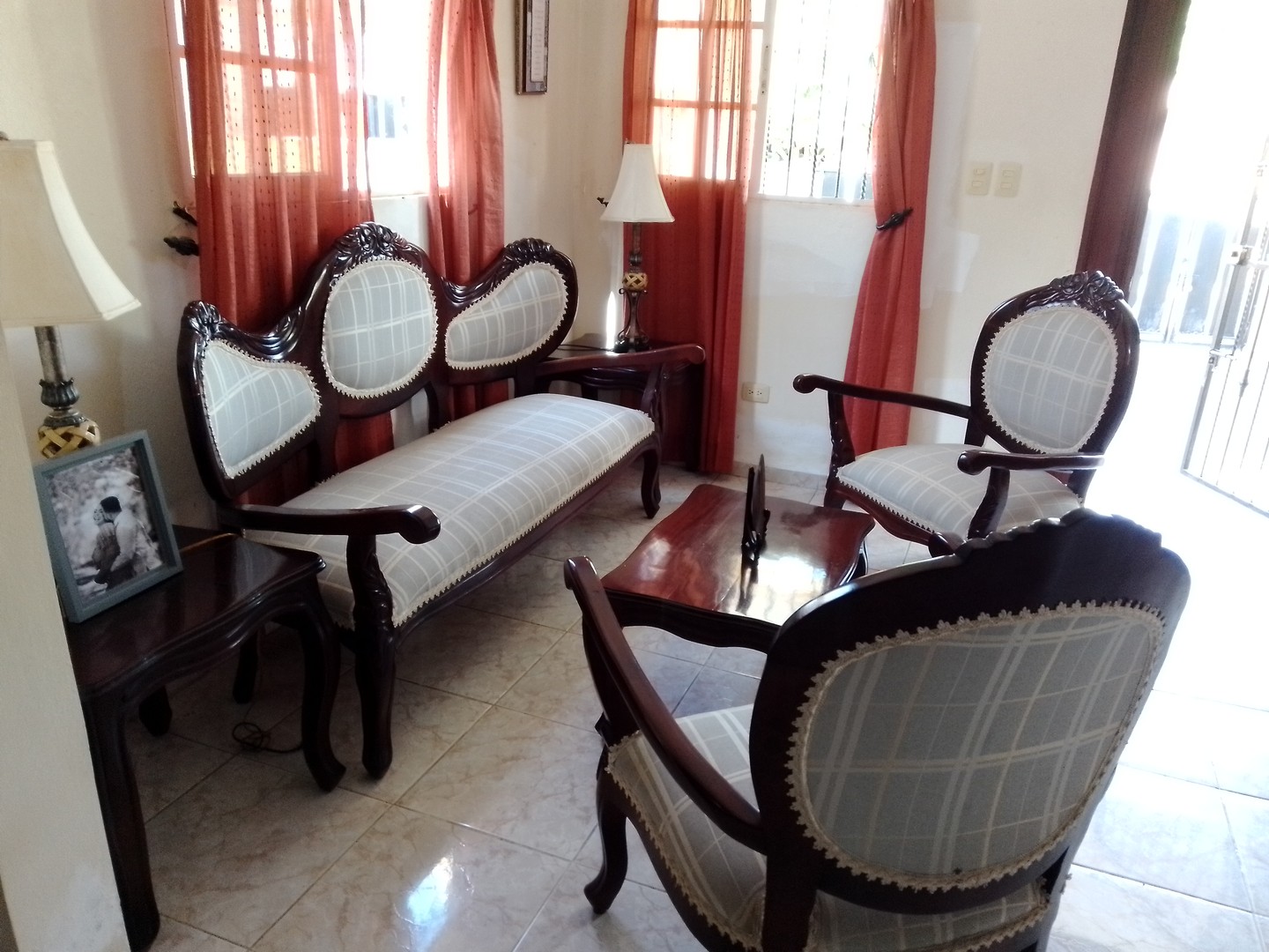 muebles y colchones - Juego de muebles sala en caoba 1