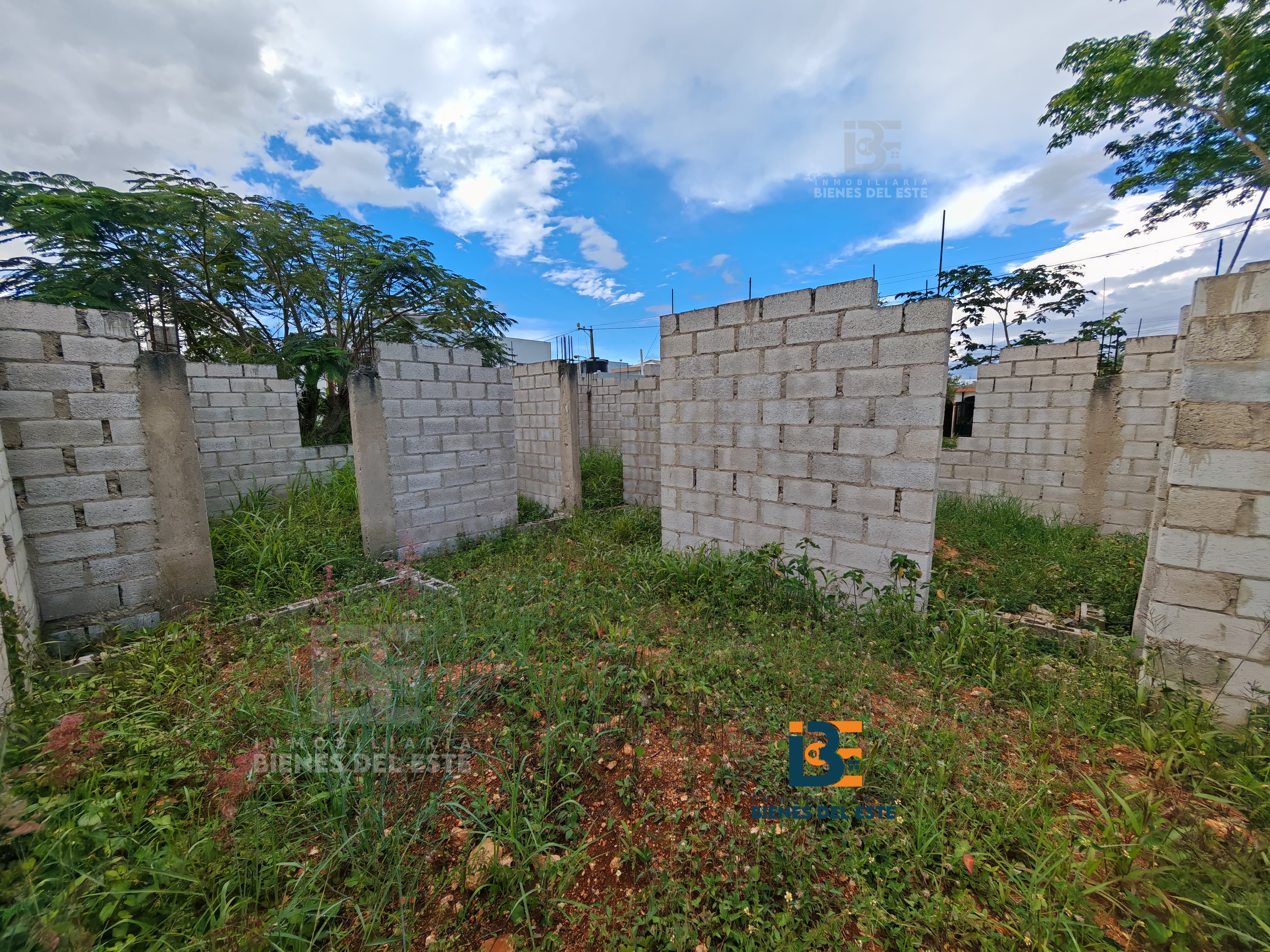 casas - Se Vende Mejora a` Nivel de Plato en Naime III 1