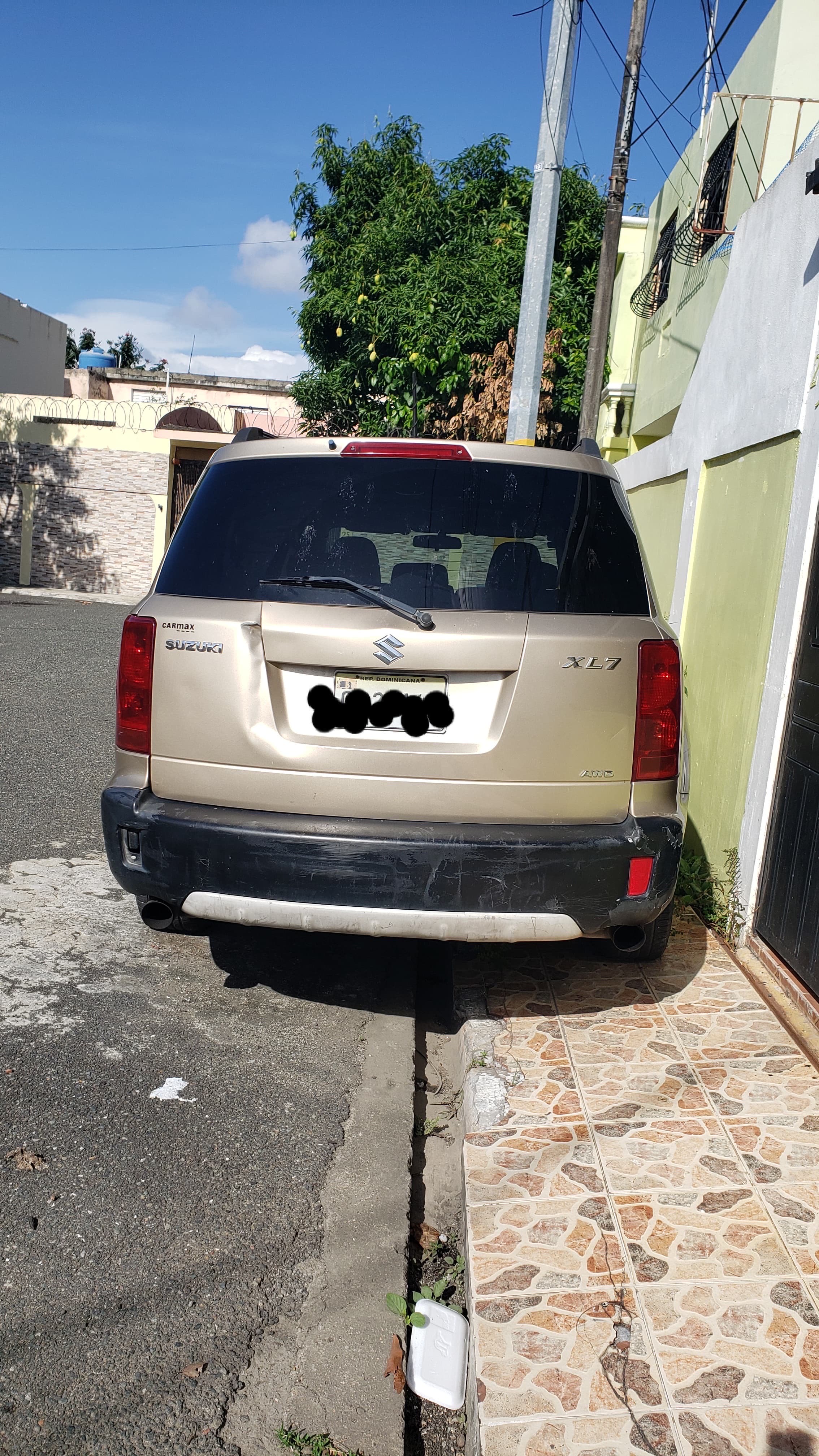 jeepetas y camionetas - Jeepeta Suzuki XL7 2008 dorada 3 filas de asientos en leather RD$200,000.00 Neg. 2