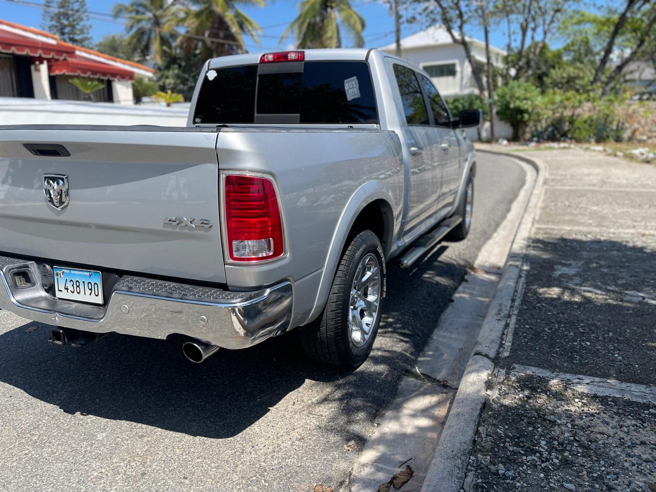 jeepetas y camionetas - DOGGE RAM LARAMIE 2016 4