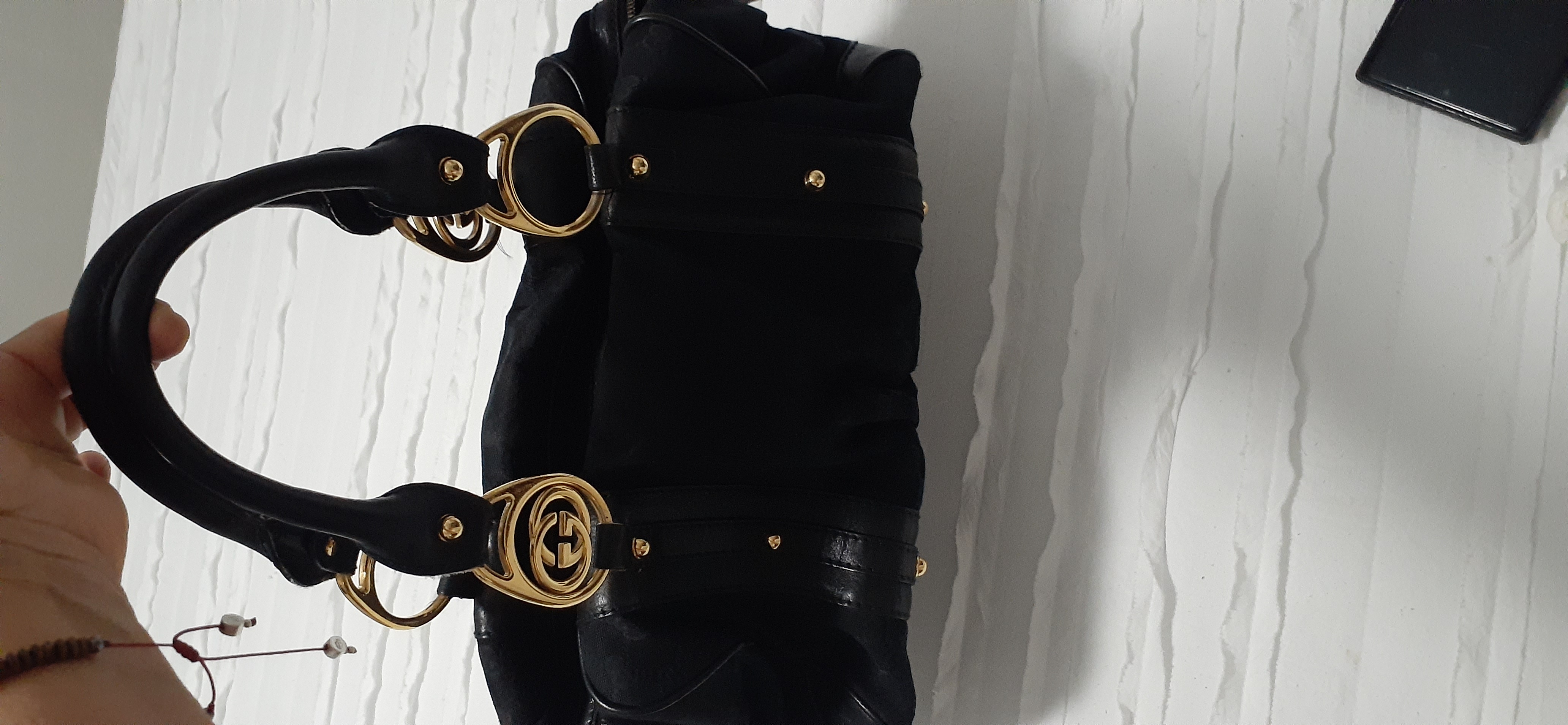 muebles y colchones - vendo hermosa cartera de mujer , practica y cómoda  c
esta como nueva 1