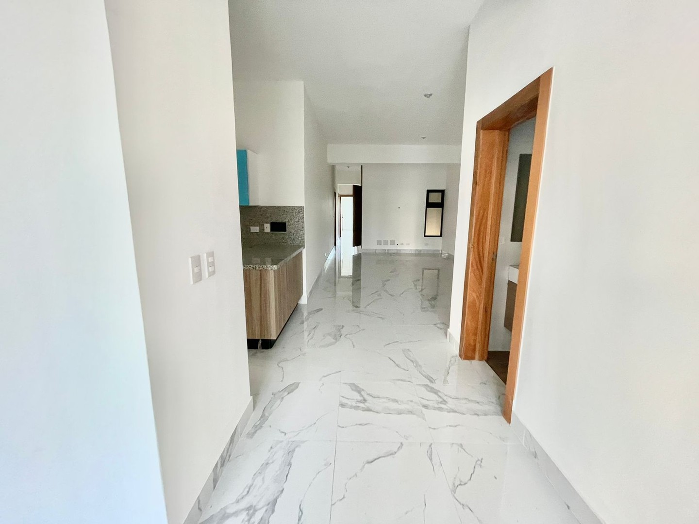 apartamentos - Vendo Moderna con terraza para estrenar en Torre en los Cacicazgos.  8