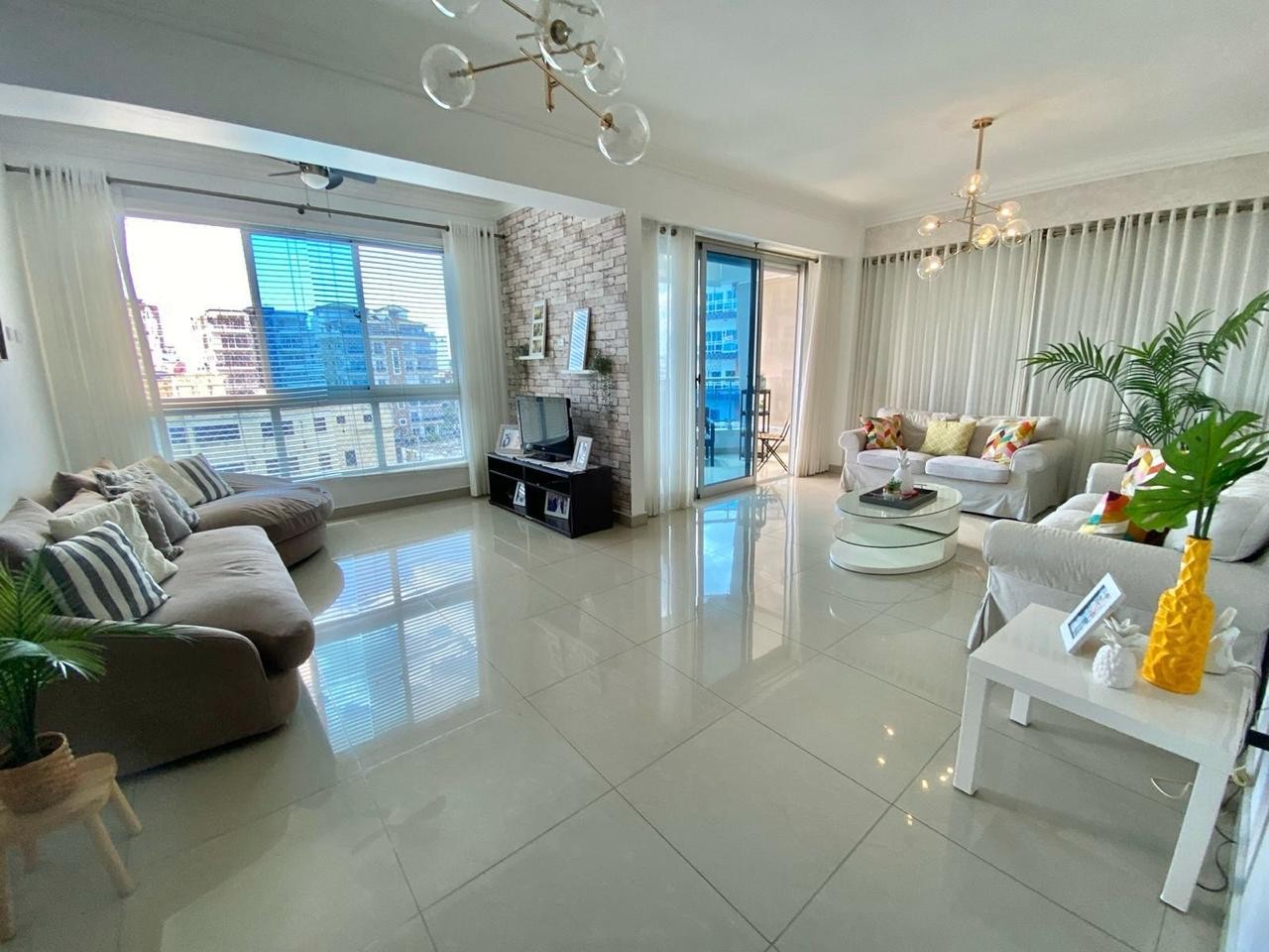 apartamentos - Excelente ubicacion en el sector Renacimiento, 
201 metros en quinto piso  1