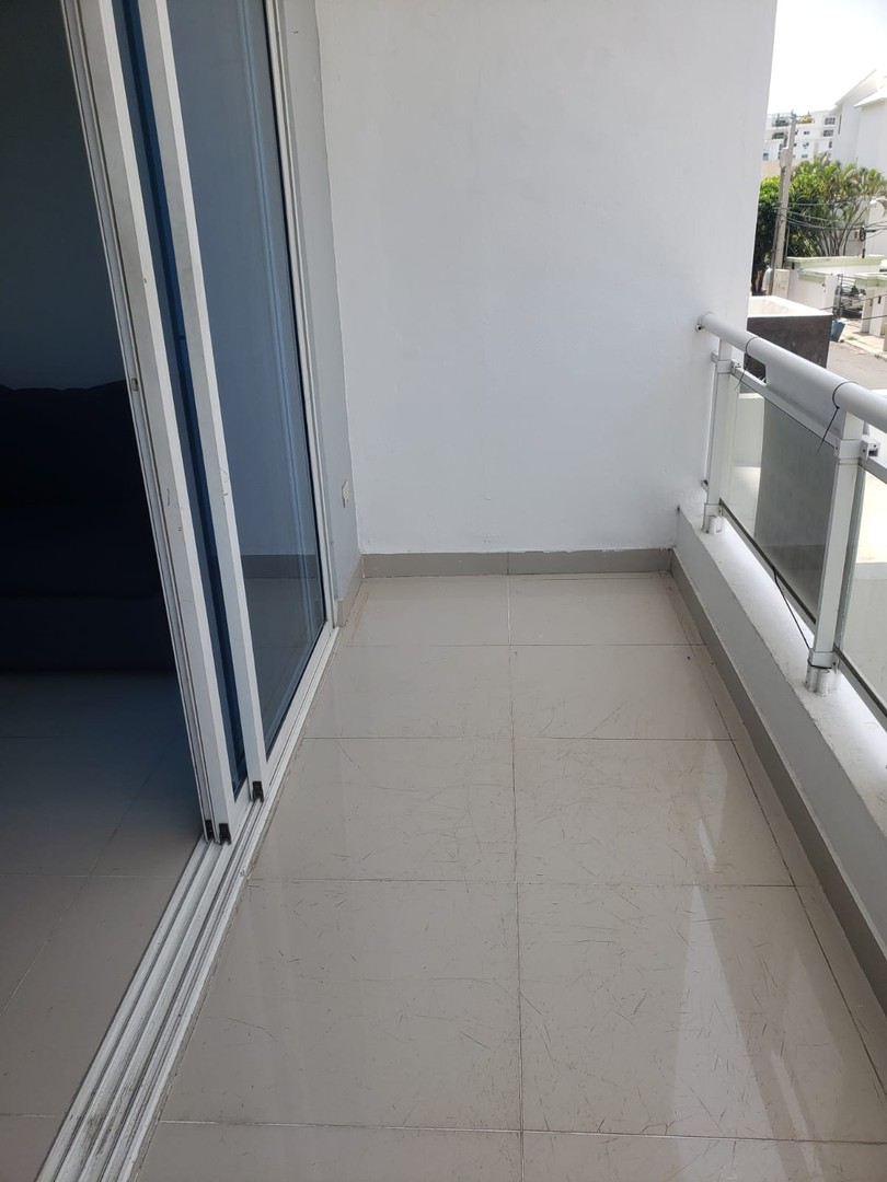 apartamentos - Apartamento 2do piso Evaristo Morales 9