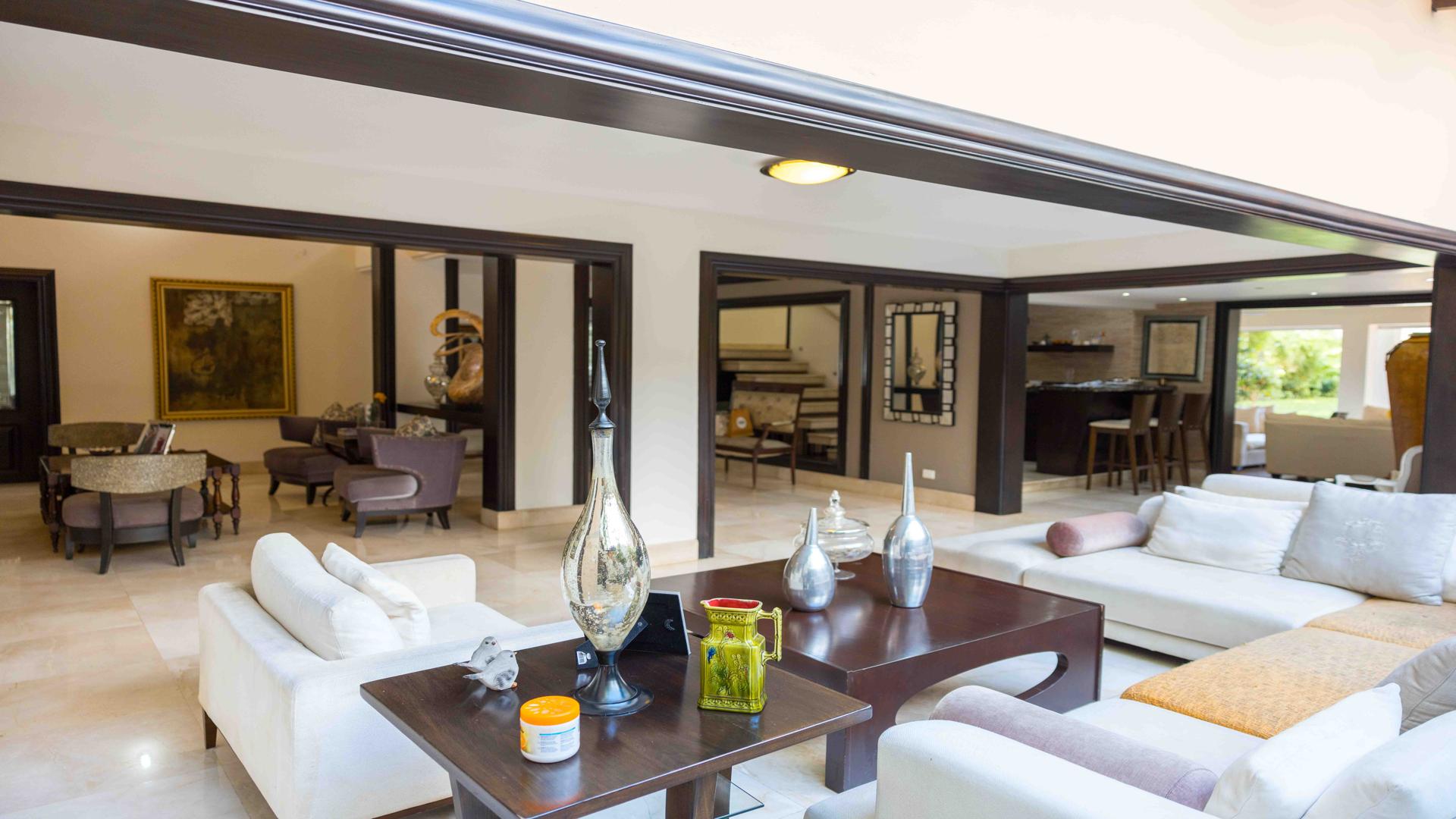 casas - Casa Elegante en Alquiler a pocos metros de la Winston Churchil 6