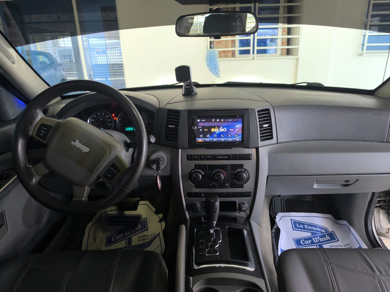 jeepetas y camionetas - VENDO JEEP GRAND CHEROKEE LAREDO  4