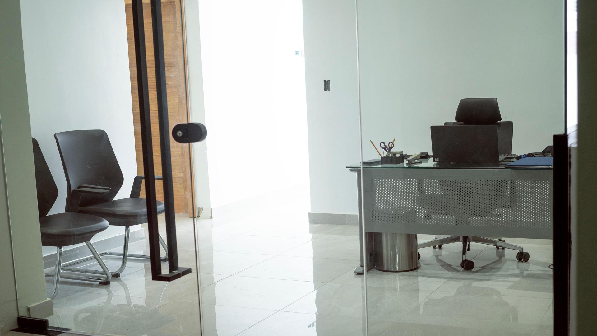 oficinas y locales comerciales - VENTA LOCAL COMERCIAL DE 76.24M2-EVARISTO MORALES. 0