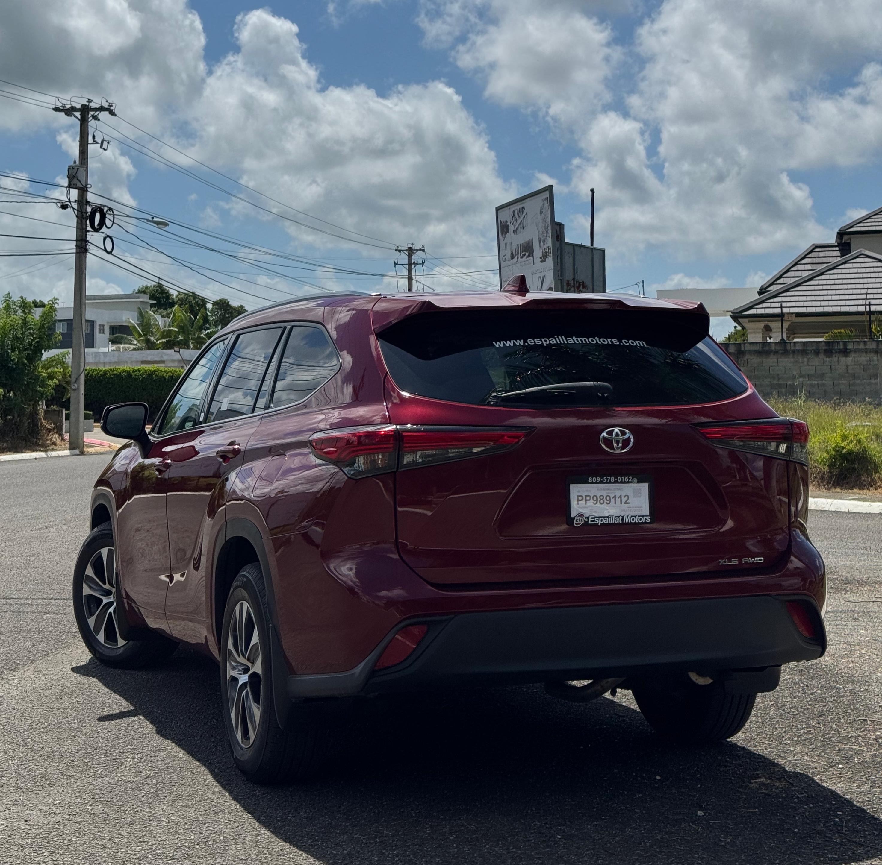 jeepetas y camionetas - Toyota Highlander 2020 XLE AWD 3