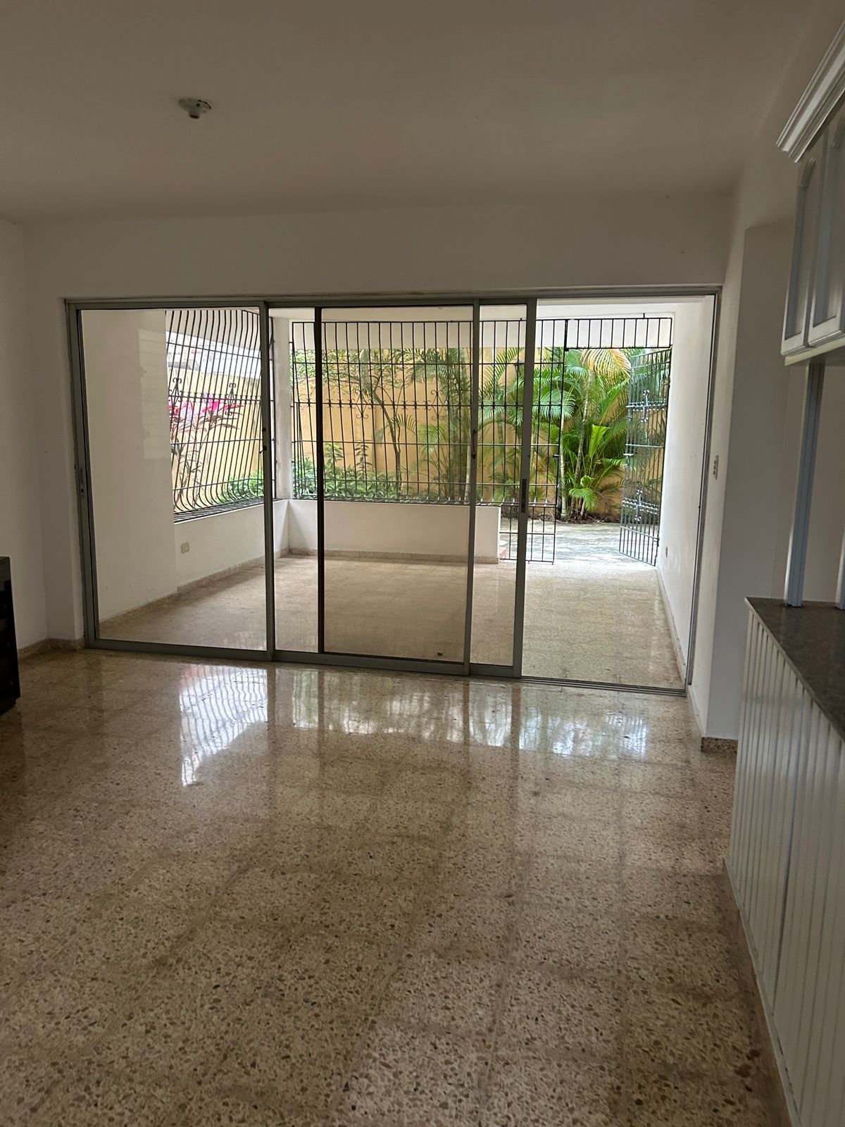 casas - ¡EN VENTA! 🏡✨ Casa de 2 niveles en Los Restaurado 2
