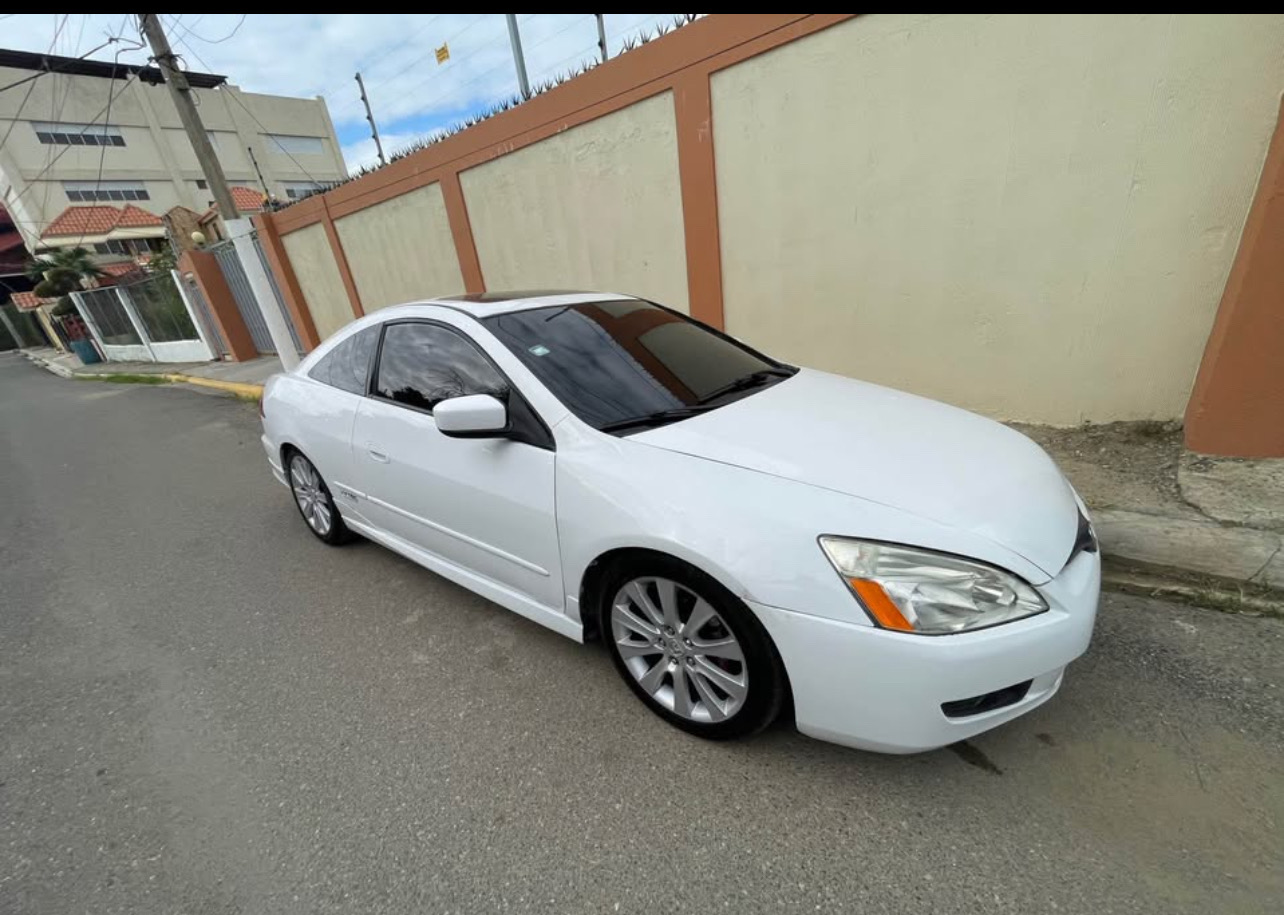 carros - se Honda accord coupe con aro 17 2005 con buena musica interior 