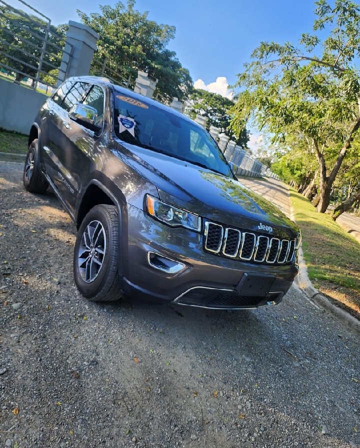 jeepetas y camionetas - Jeep Grand Cherockee 2018 Limited 4x4 clean car fax (en excelente condiciones)
