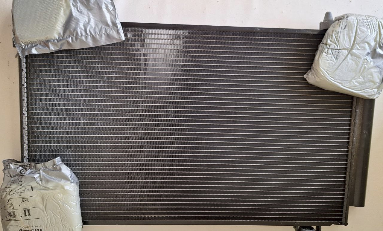 repuestos - Condensador aire marca Denso. Toyota Corolla 2003 al 2008. 1