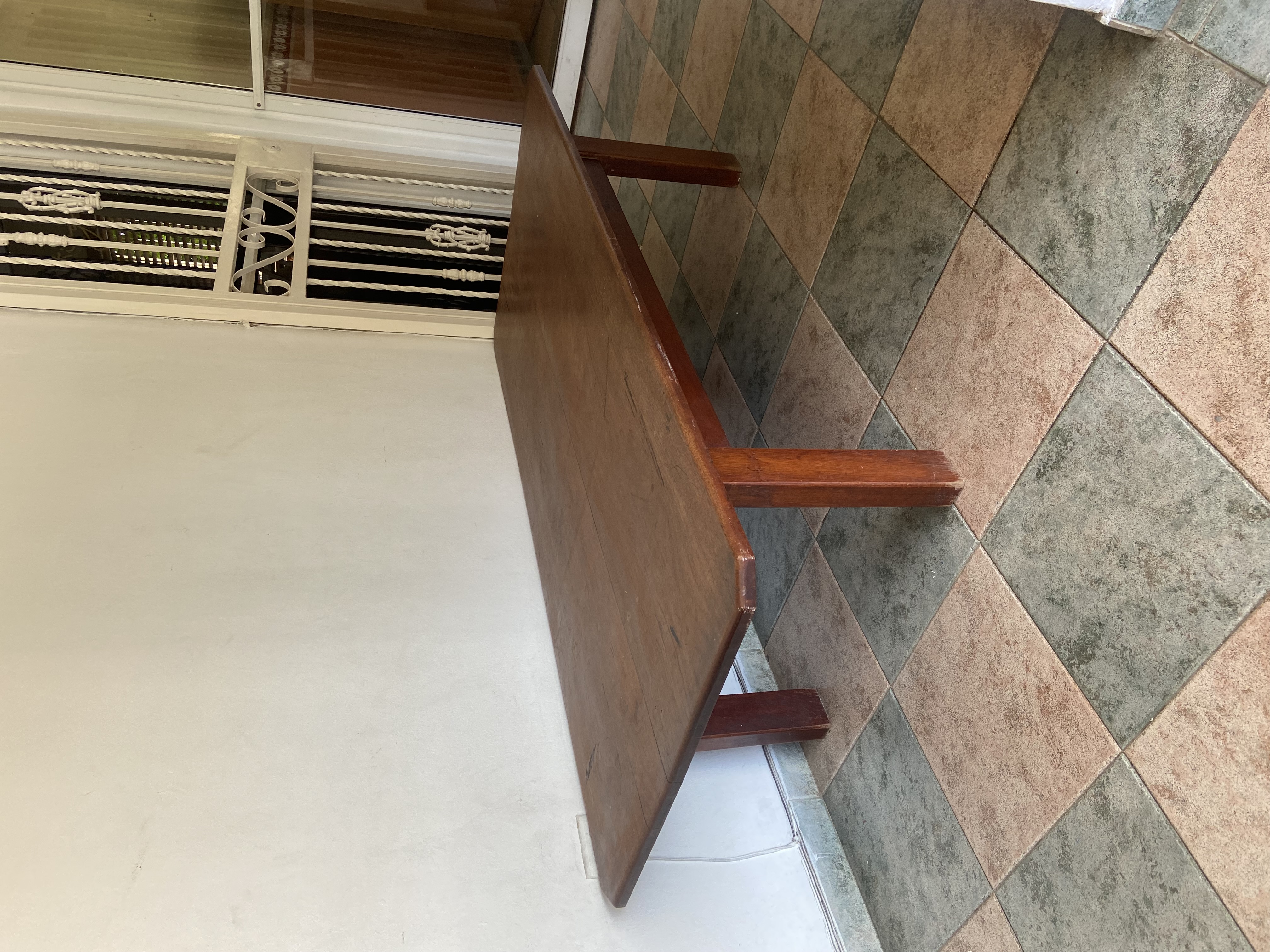 muebles y colchones - SE VENDE MESA EN CAOBA 0