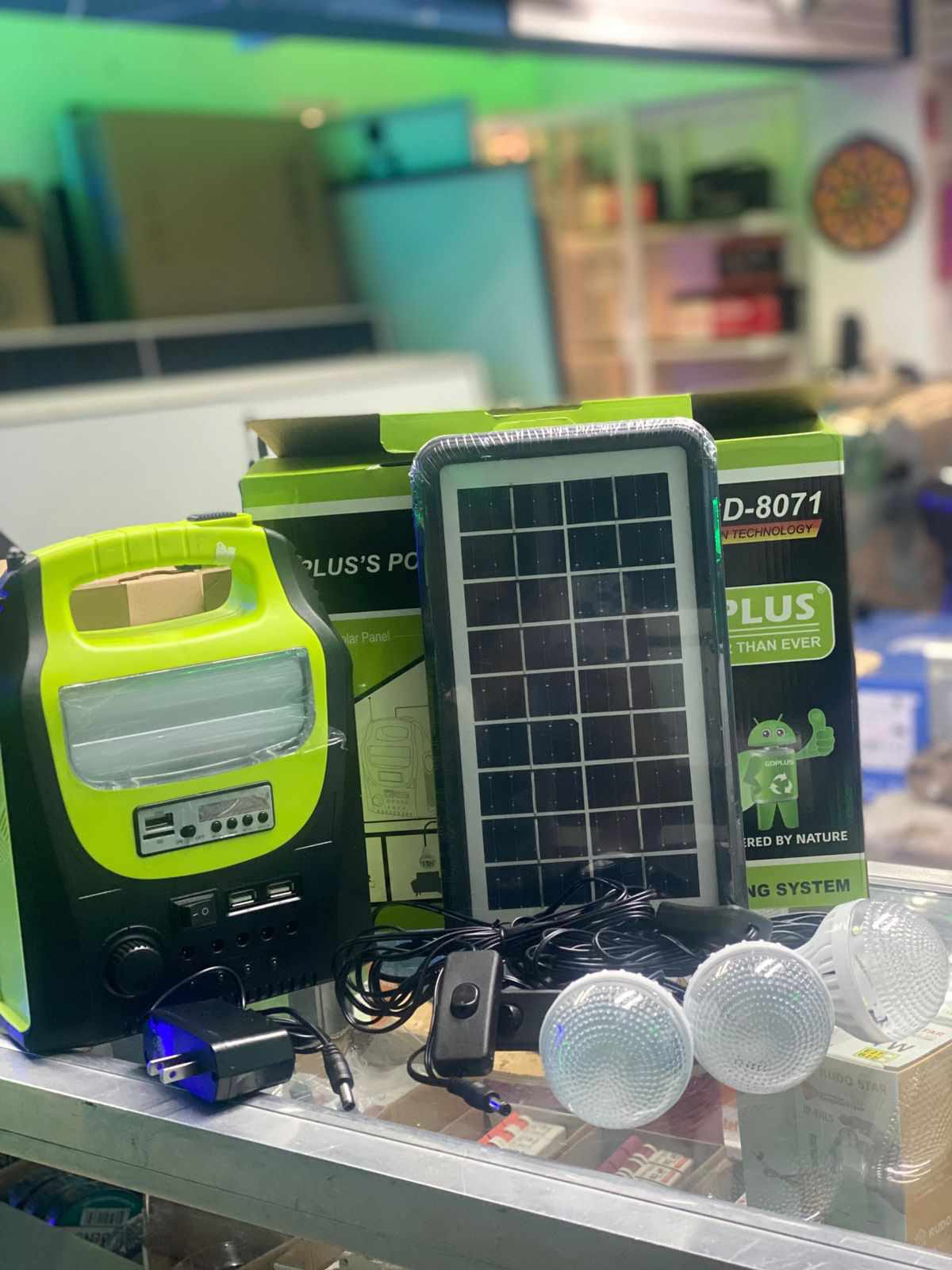 otros electronicos - kit solar radio , panel y bombillos con fuente para conectar celulares y laptop. 0