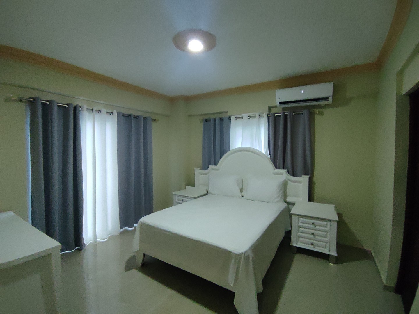apartamentos - AMUEBLADO Se RENTA Apartamento de (3) Habitaciones en MIRAMAR 4