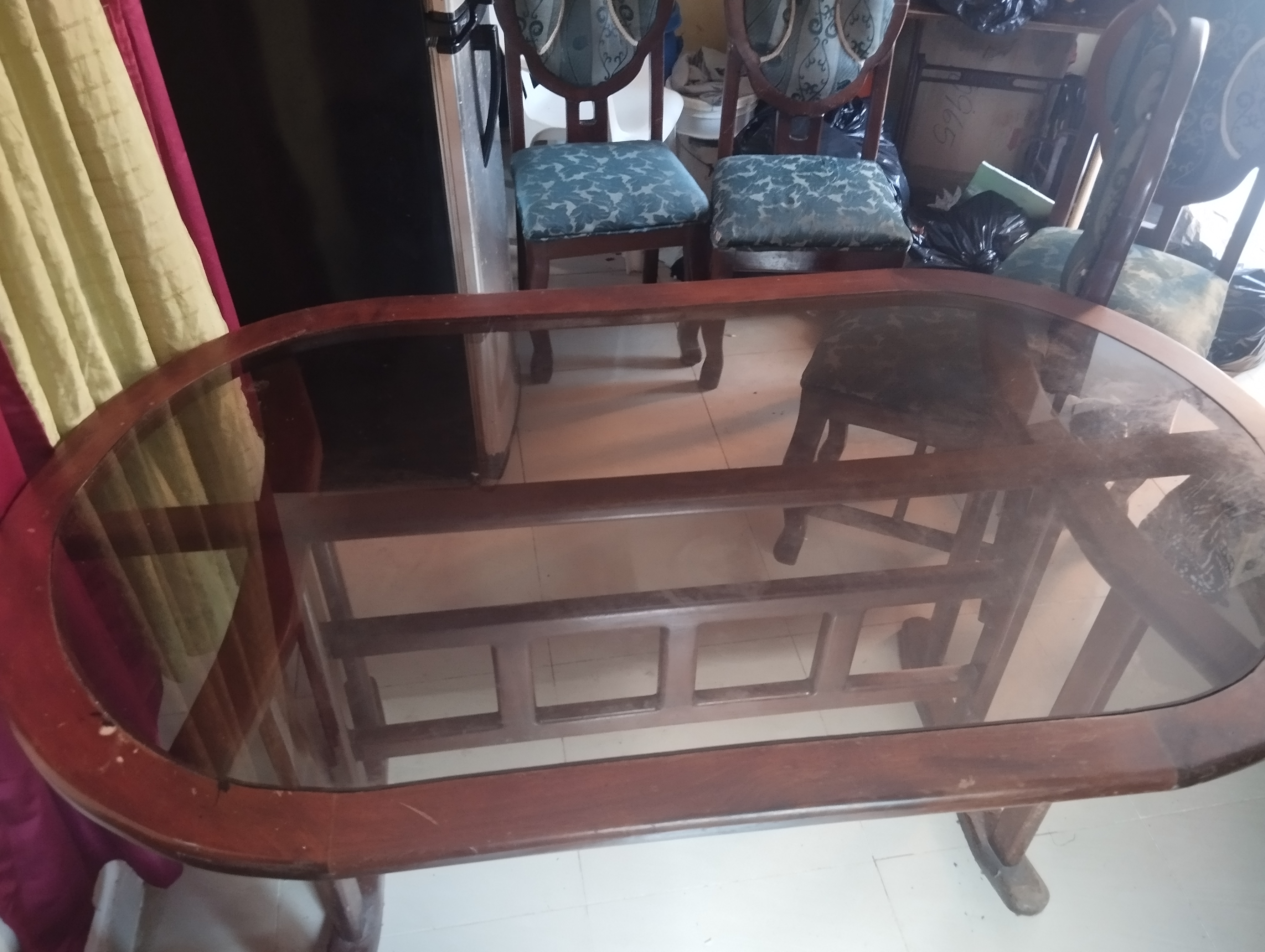 muebles y colchones - mesa de caoba  con tope de cristal 6 sillas. negociable  1
