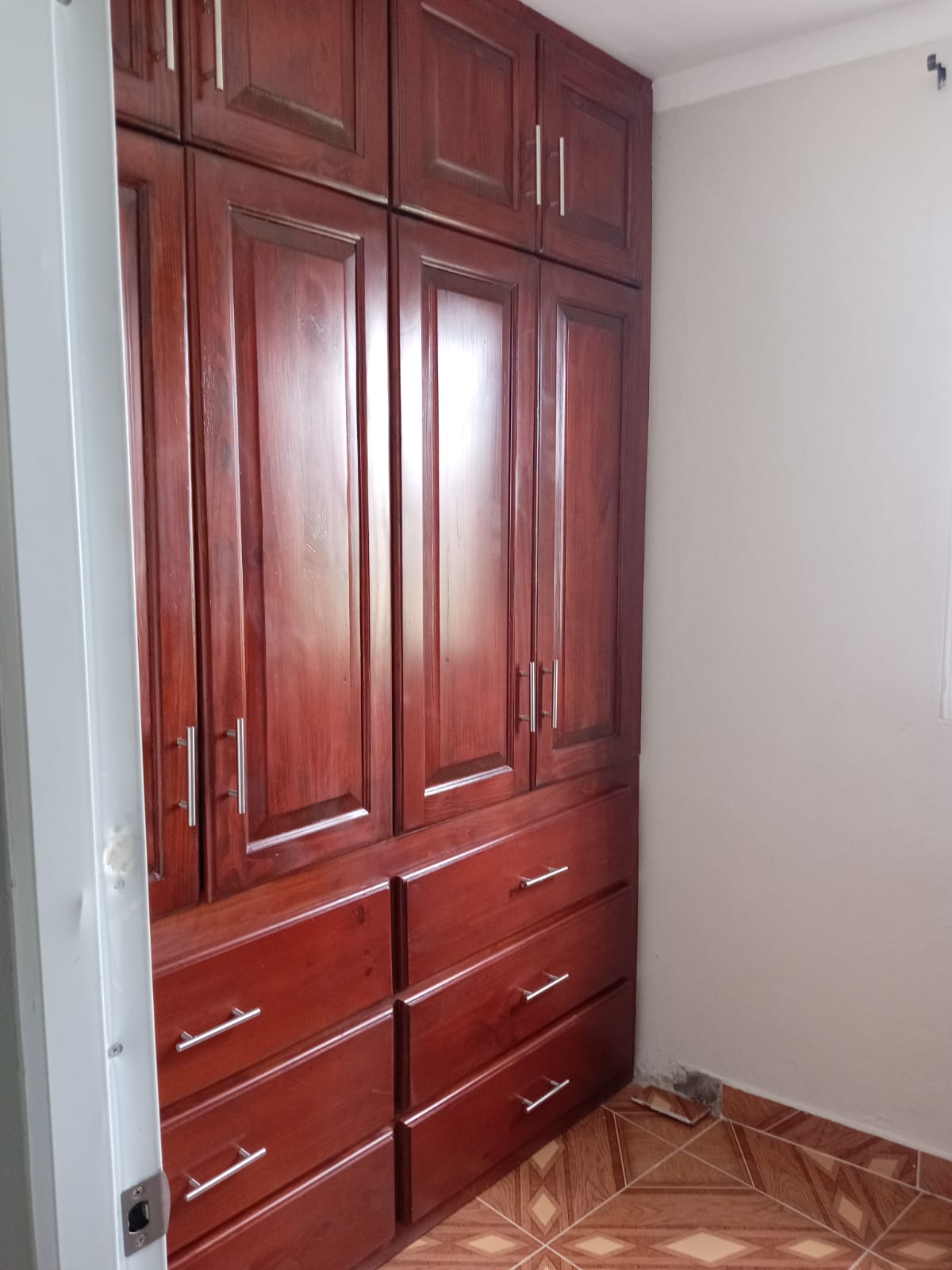 muebles y colchones - Closet en madera moderno 